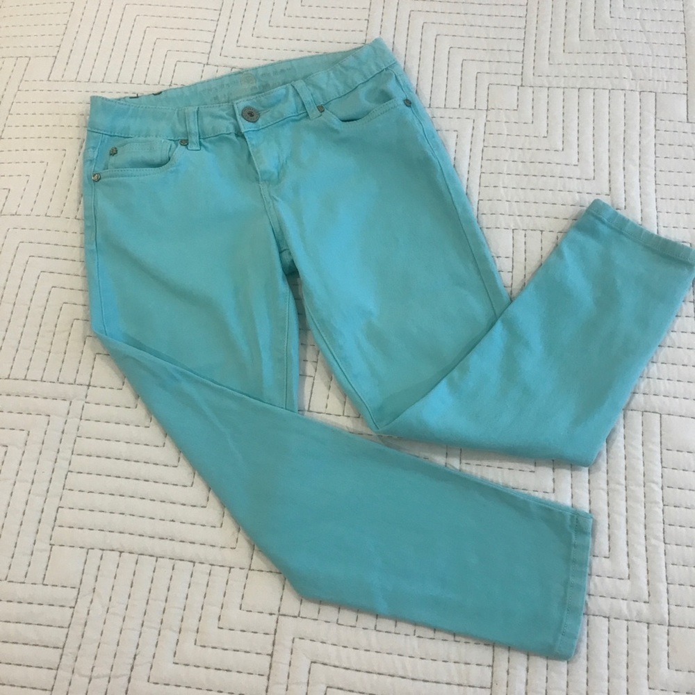 Soft turquoise ankle jeans.